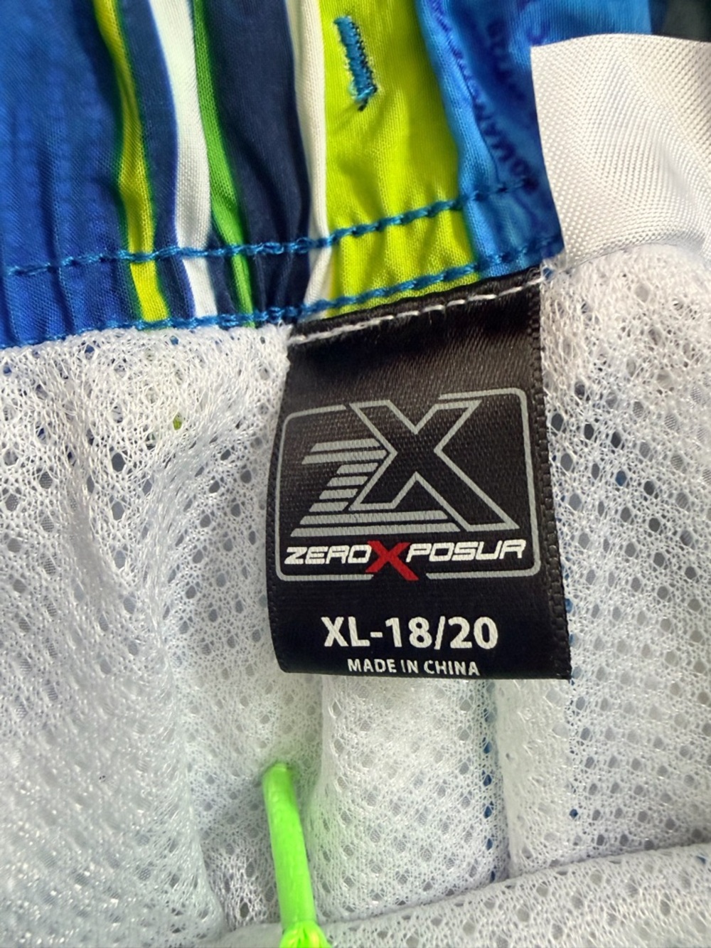 ZeroXposur Navy Rash Guard with Blue & Green Shark Swim Shorts 18-20 - Picture 5 of 11